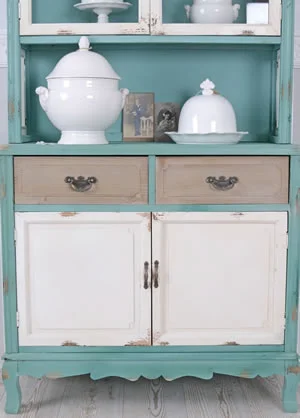 alacena pintada a mano